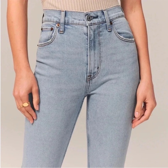 Abercrombie & Fitch Ultra High Rise 90’s Slim Straight Jeans Light Wash 27/4 L - Picture 2 of 16